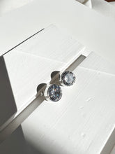 No. 8, Broqueles aretes mediano de Plata Ley .925