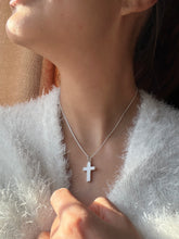 Collar con cruz de plata mujer
