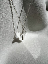 Collar con cruz de plata mujer