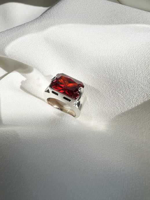 Cristal red, Anillo de Plata Ley .925, única pieza talla 7.5