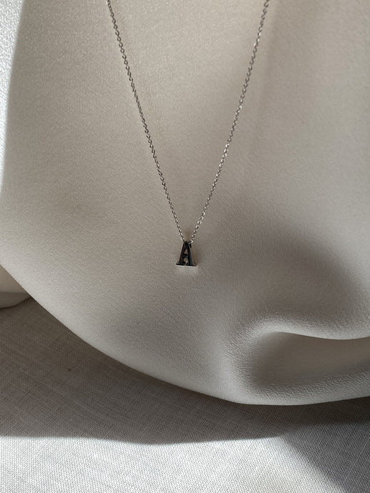 collar inicial de plata .925 hecho a mano en México para regalo mujer