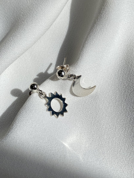Sol y luna, Aretes pequeños de Plata Ley .925