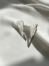 Aretes largos de triángulo plata