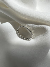 Anillo de plata ley .925 en torzal plano, anillo unisex