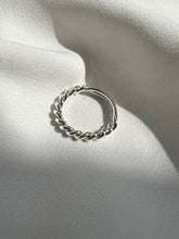 anillo de plata ley .925 torzal grueso con anilleta lisa, anillo unisex, argolla torzal de plata
